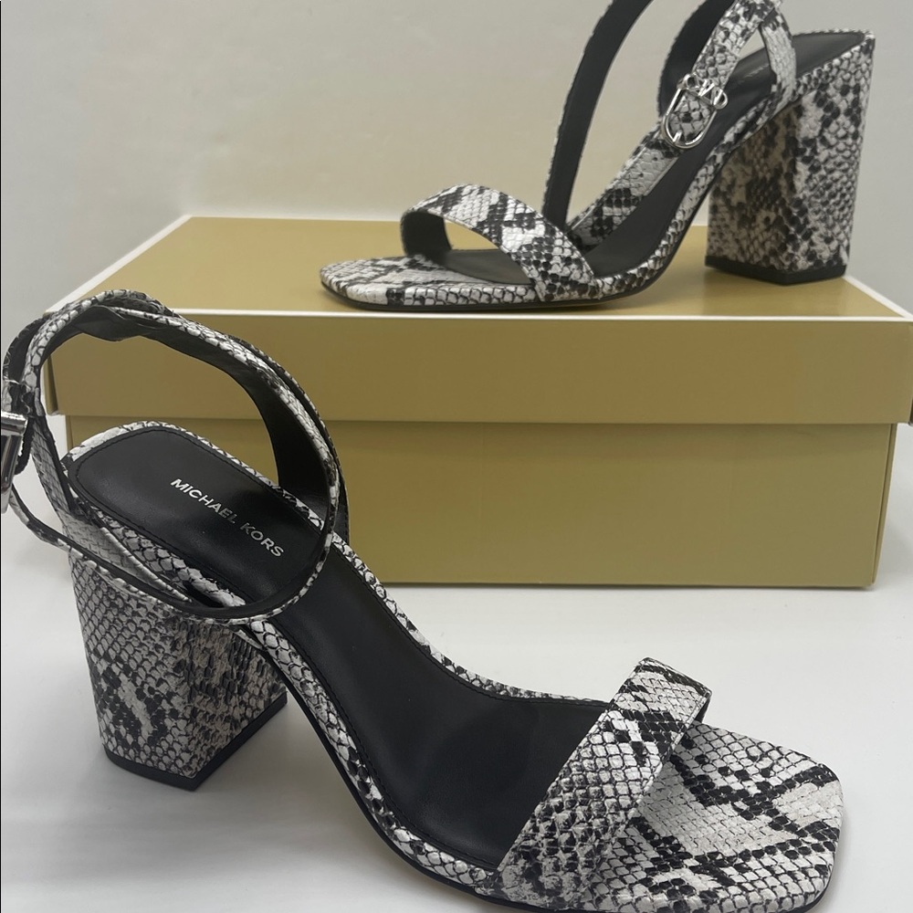 Michael Kors MERRIAM BLOCK HEEL
LEATHER
40S5MMHS1E Aluminum High Heels Snakeskin - Picture 14 of 16